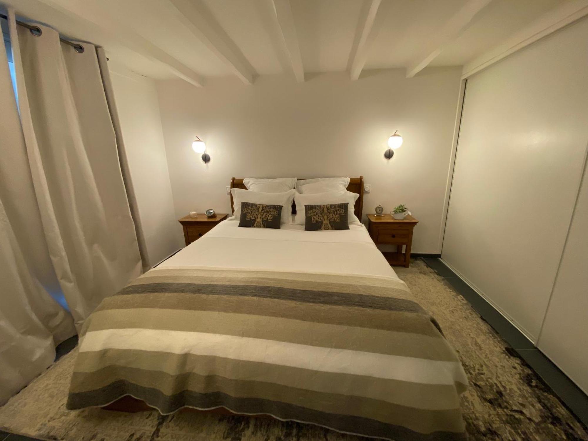 Appartement Avec Piscine Privee Dans Residence Pour 6 Personnes ユゼ エクステリア 写真