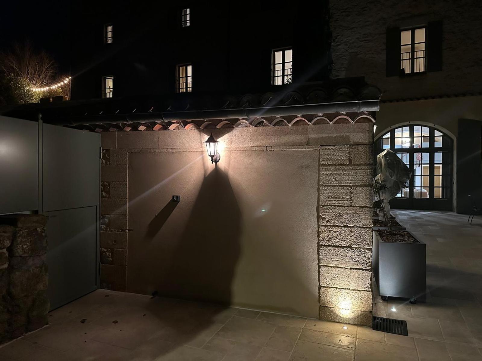 Appartement Avec Piscine Privee Dans Residence Pour 6 Personnes ユゼ エクステリア 写真