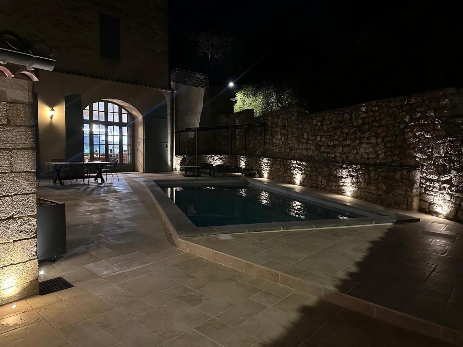 Appartement Avec Piscine Privee Dans Residence Pour 6 Personnes ユゼ エクステリア 写真